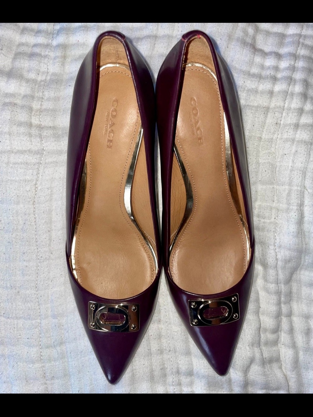 Coach Pointed-Toe Leather Pumps in Burgundy with Gold Plaque US 8 - Picture 6 of 11
